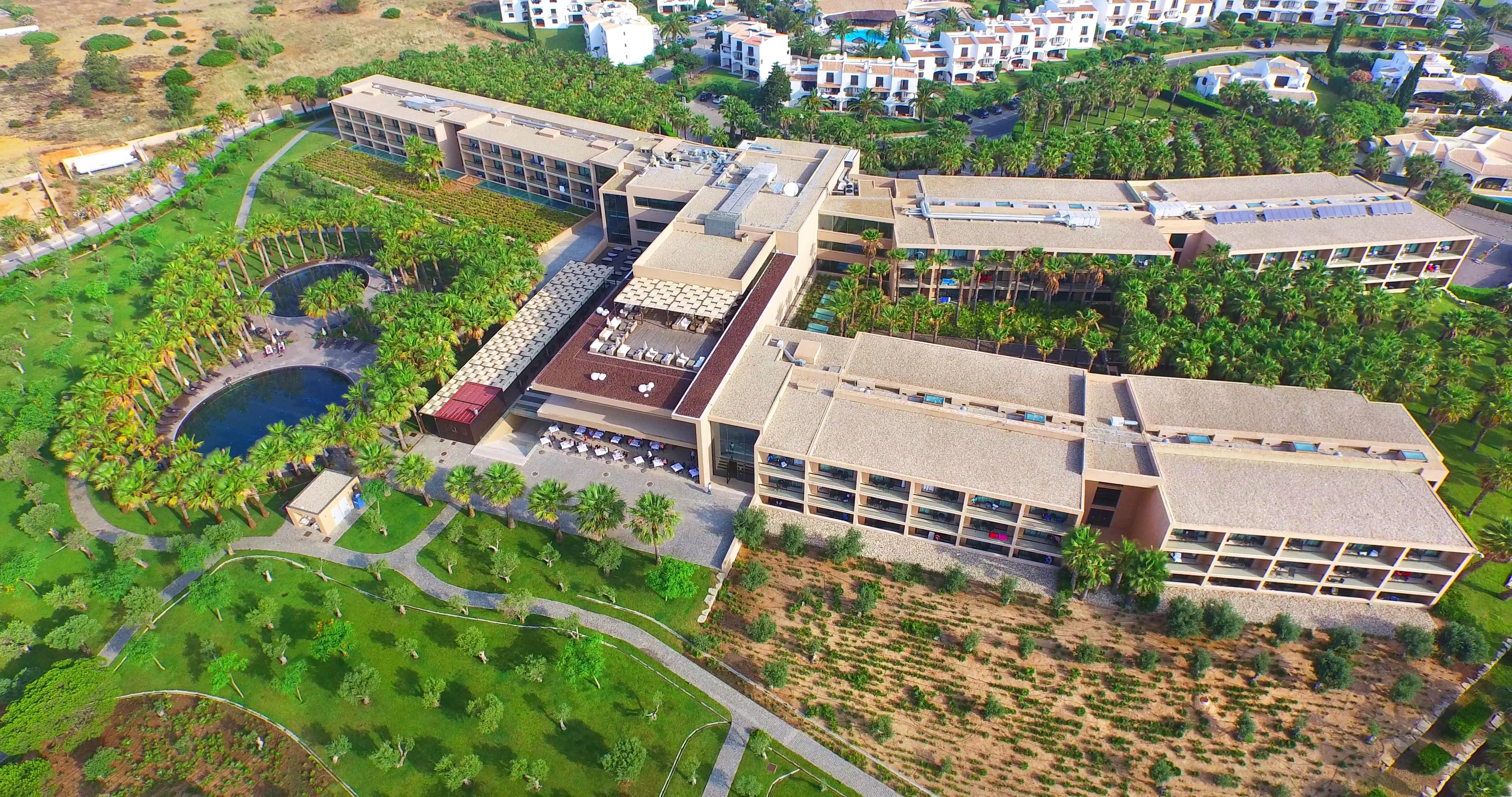 فندق Kimpton Atlantico Algarve By Ihg البوفيرا المظهر الخارجي الصورة Aerial view of the hotel