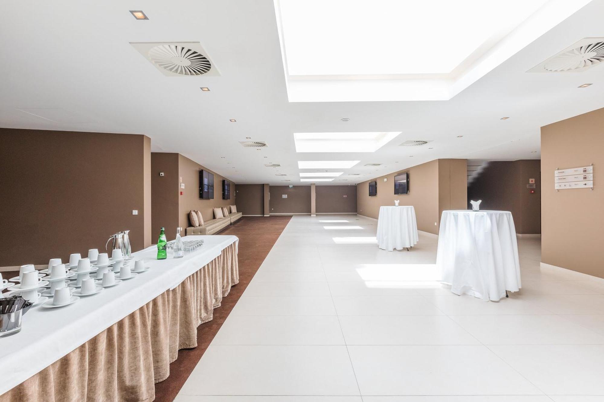 فندق Kimpton Atlantico Algarve By Ihg البوفيرا المظهر الخارجي الصورة The lobby of the hotel