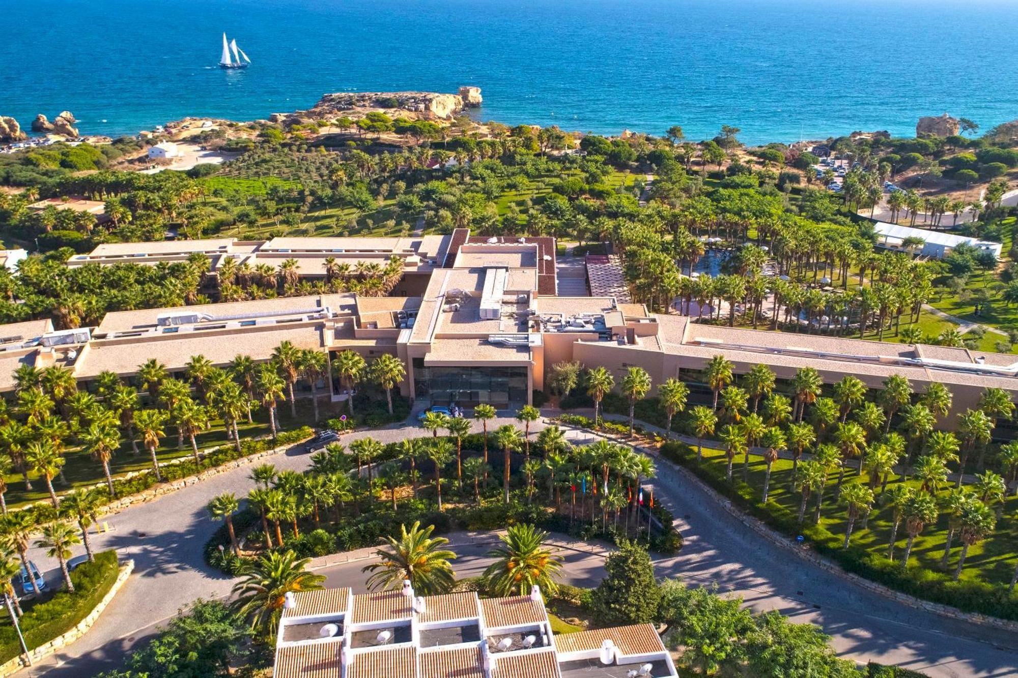فندق Kimpton Atlantico Algarve By Ihg البوفيرا المظهر الخارجي الصورة Aerial view of the hotel
