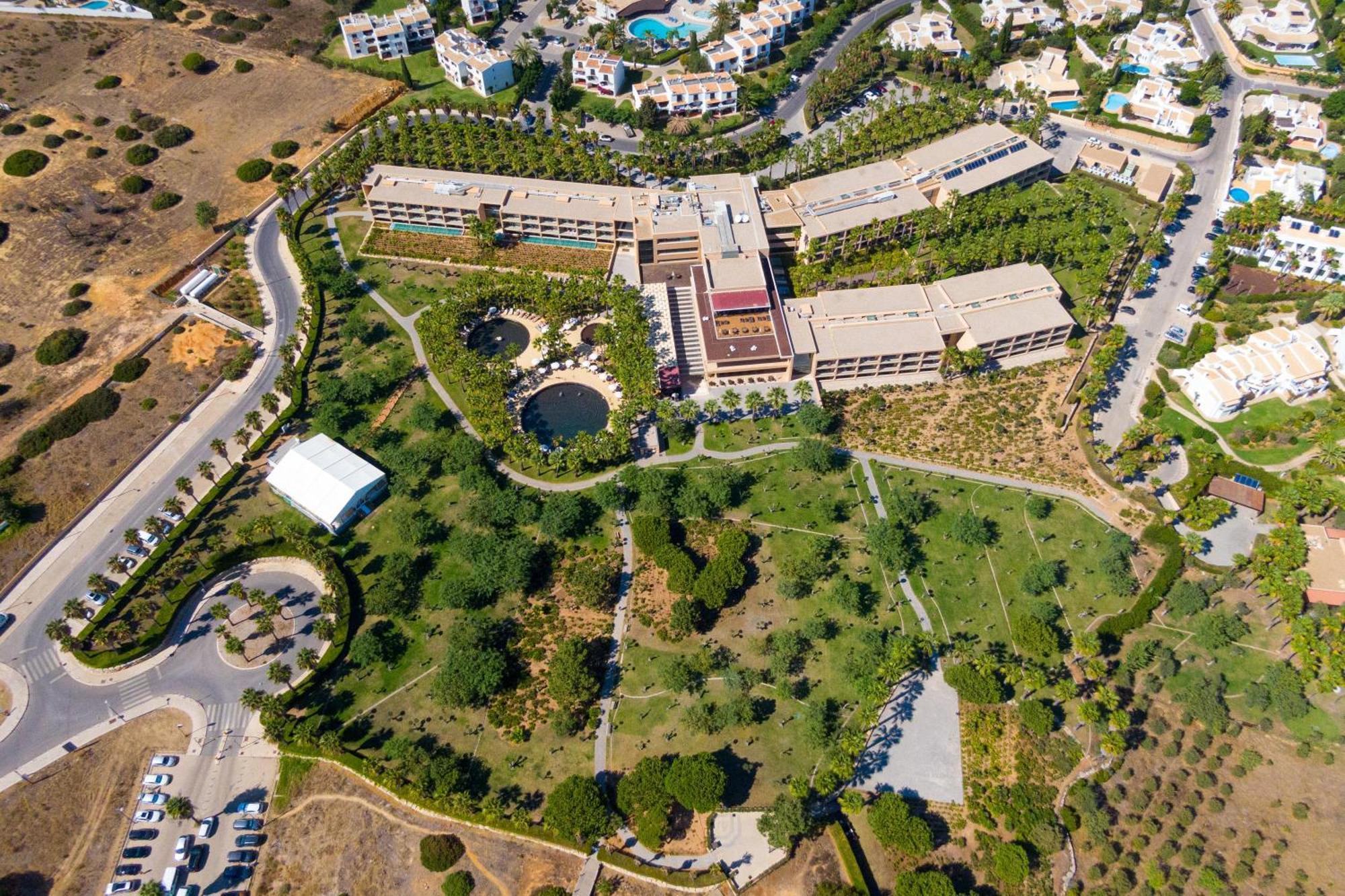 فندق Kimpton Atlantico Algarve By Ihg البوفيرا المظهر الخارجي الصورة Aerial view of the hotel